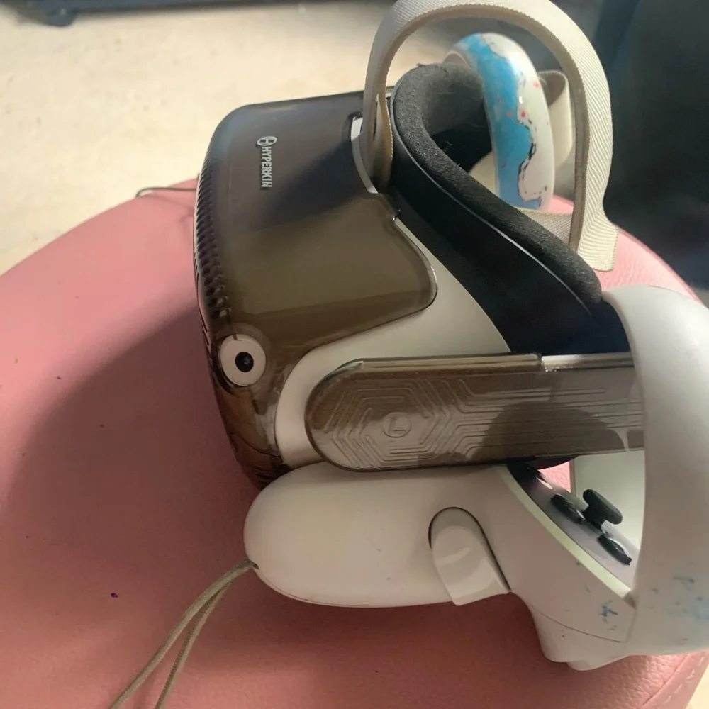 Im selling a oculus quest 2 great condition protective cover both controllers